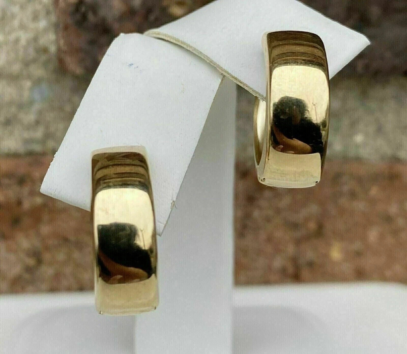 Beautiful Women's Exclusive Huggie Hoops Earrings Solid 14K Yellow Gold Plated.
