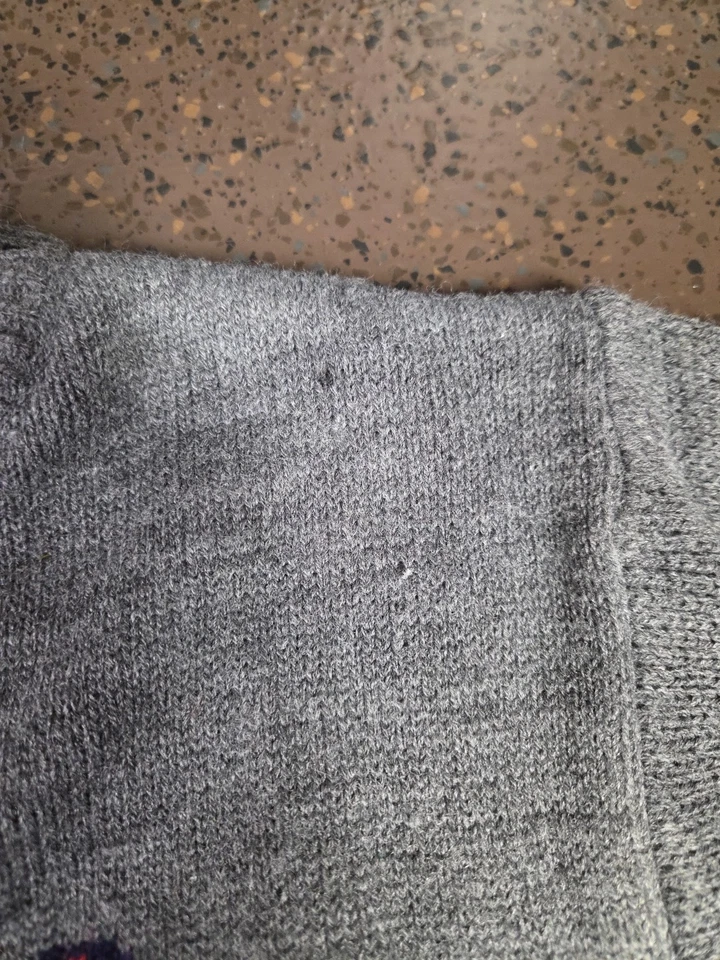 Suéter Vintage TKS Basics Niño Pequeño Vacaciones Soldados Cuello Redondo Acrílico Gris 3T Foto 3 de 4