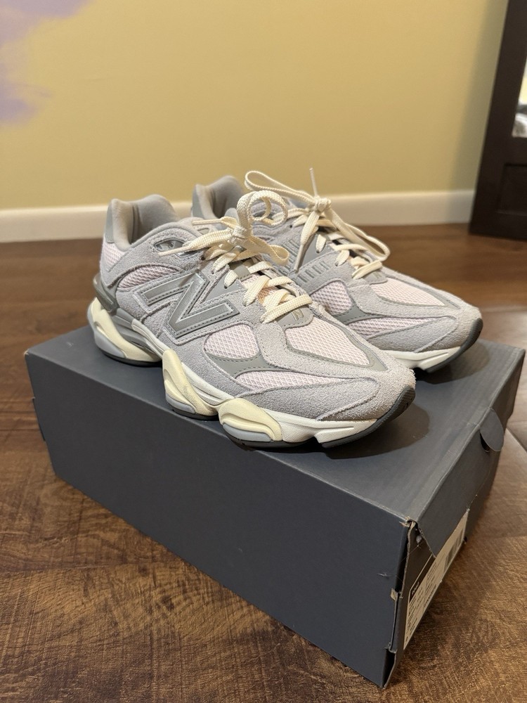 New Balance 9060 Sneakers Women's 10 Men's 8.5