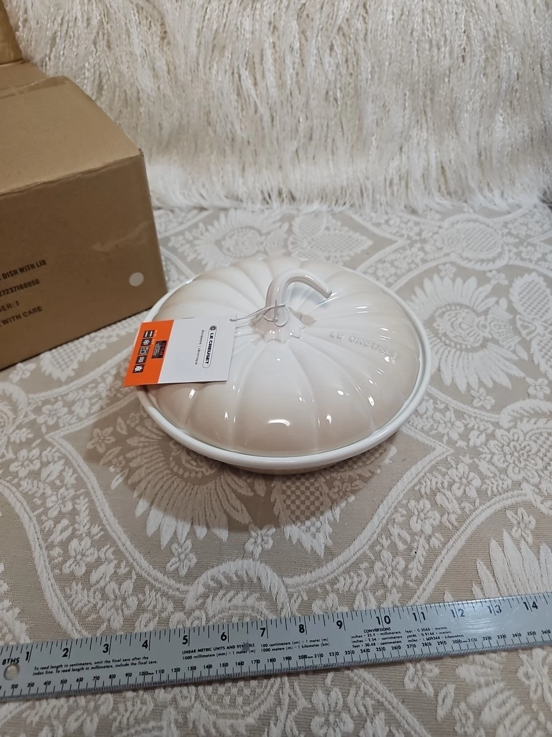 Le Creuset Pumpkin Pie Dish Baker with Lid - 9 In - Meringue - NIB