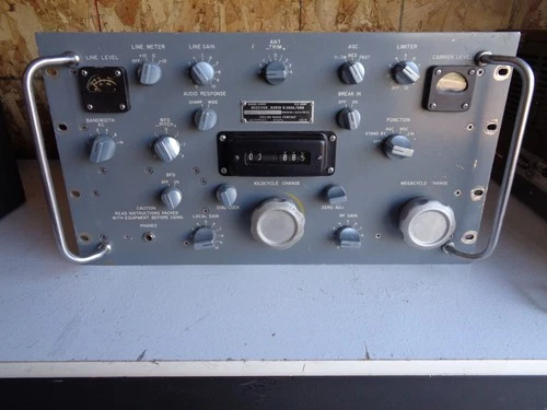 COLLINS R-390A COMMUNICATIONS RECEIVER