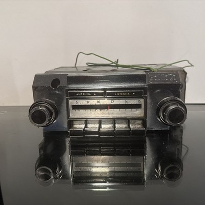 1966-67 LINCOLN CONTINENTAL AM PUSH BUTTON RADIO WITH KNOB
