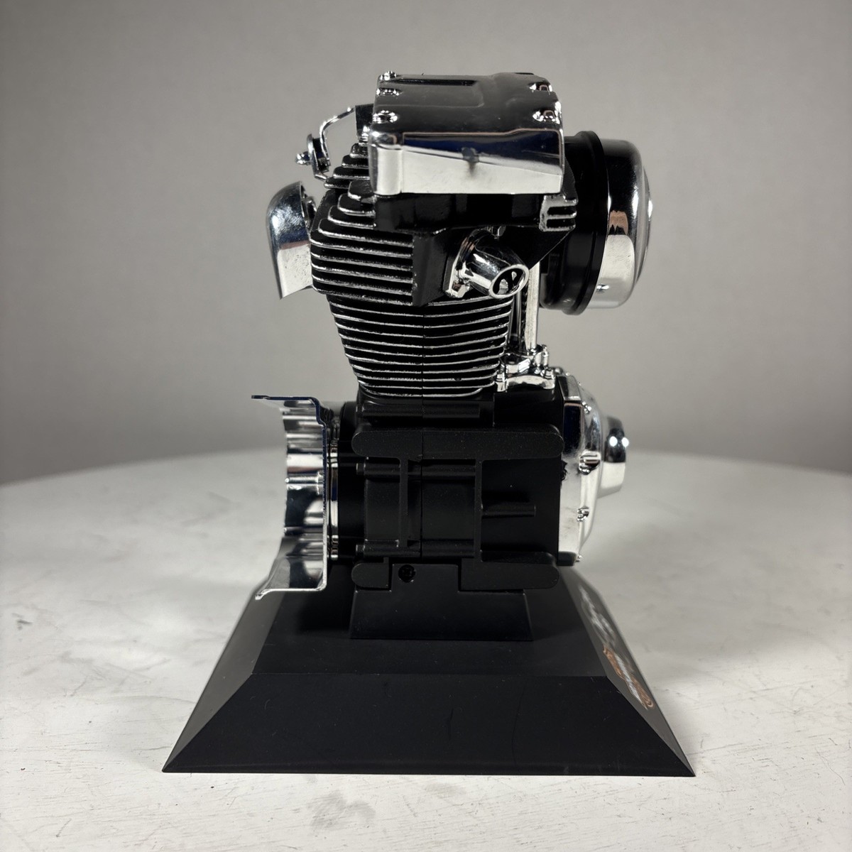 ハーレーダビッドソン　ツインカム　88キュービックインチ　エンジン　模型 Harley Davidson 1/2 Scale Visible Twin Cam 88 Working Model Kit