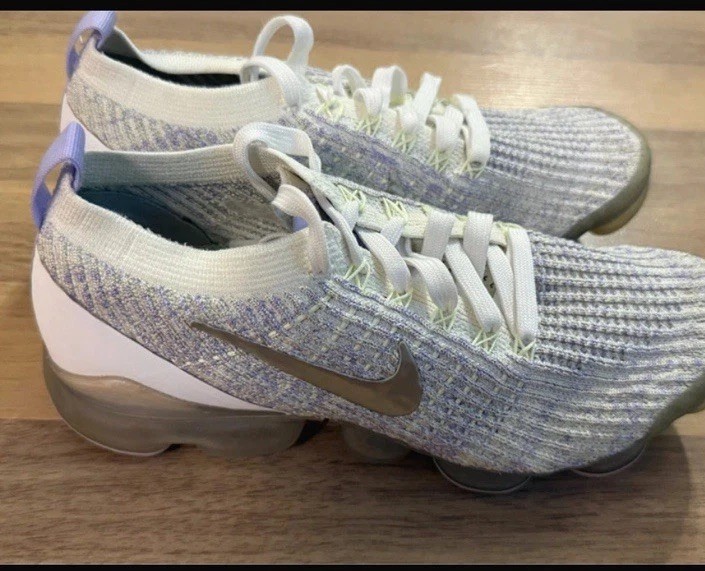 Zapatillas mujer Nike Air VaporMax Flyknit T. 38,5 blanco/púrpura