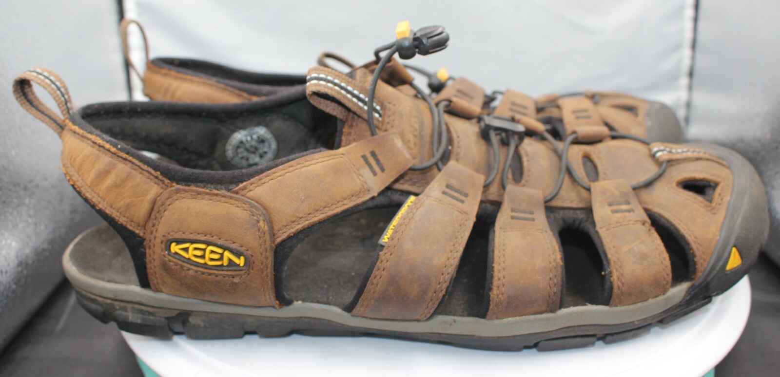 Sandali MNS KEEN Newport marrone chiaro in pelle sport acquatici escursionistici taglia 11 5