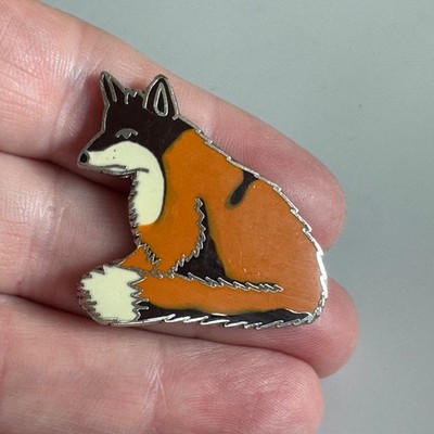 Vintage Sitting Fox Enamel Lapel Pin   Rust Orange White Fur Woodland Wildlife