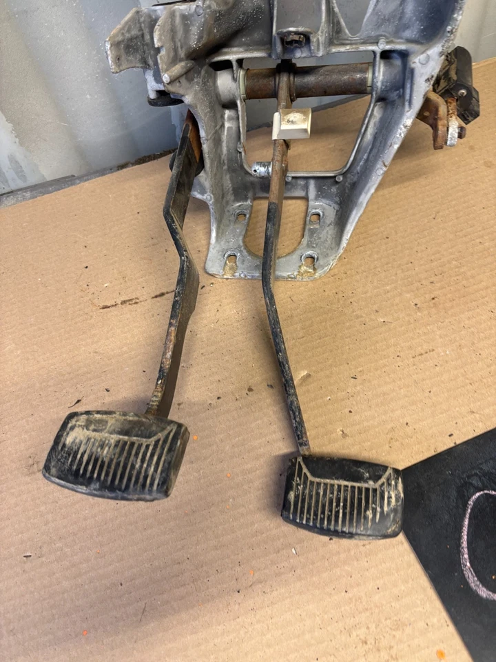 1987 88 89 90 1991 F250 F350 F150 BRONCO EMBRAGUE FRENO TRANSMISIÓN MANUAL PEDAL Foto 2 de 4
