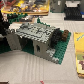 LEGO Castle: Camouflaged Outpost/Manual  (6066) 98 percent Complete *Read*