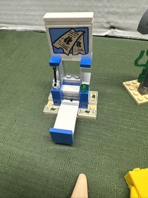 LEGO 3830 SpongeBob Bikini Bottom Express Bus Stop With SpongeBob & Patric