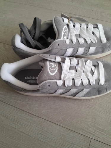 Scarpe da ginnastica Adidas nuove taglia 13 colore grigio senza scatola