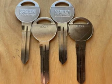 Mazda Ford Maz7 / X131 / Mz13 Key Blanks. Lot Of Four(4) Blank Silca Italy Keys