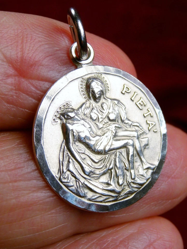 Bertha's RARE 1964-65 Sterling Pieta Vatican Pavilion New York Worlds Fair Medal - Image 4 of 4