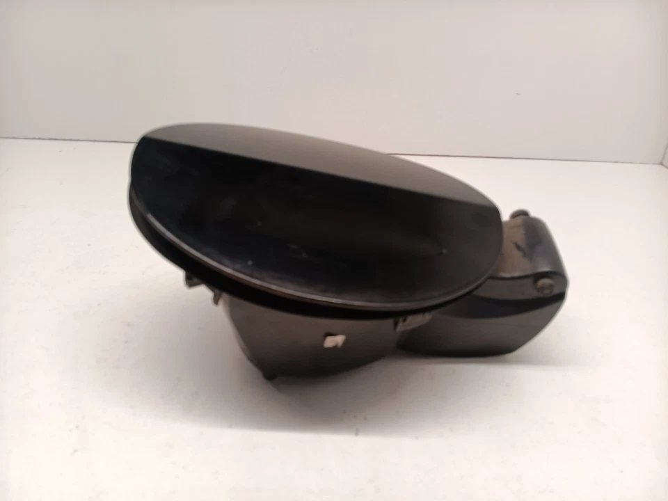 2015-2017 CHRYSLER 200 FUEL GAS TANK DOOR LID COVER AND CAP OEM, 68137578 - Image 3 of 4