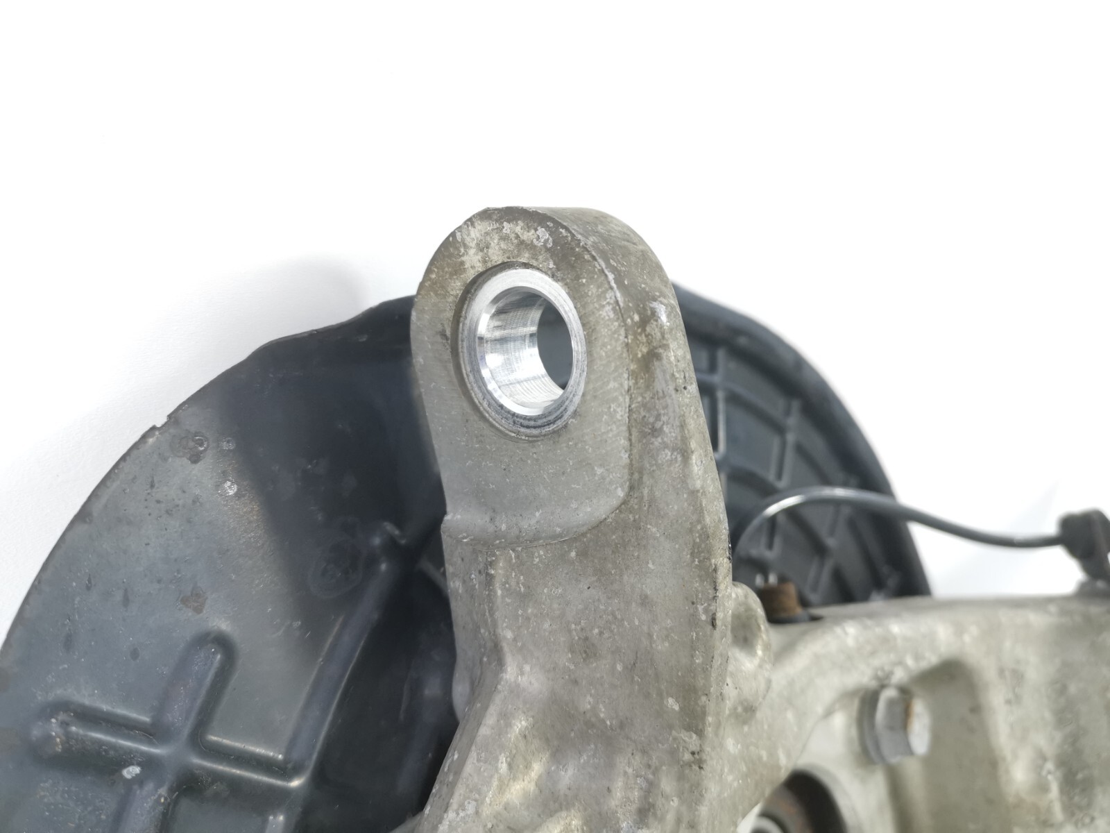 17-20 MASERATI Levante FRONT LEFT DRIVER SIDE SPINDLE KNUCKLE HUB 670034829