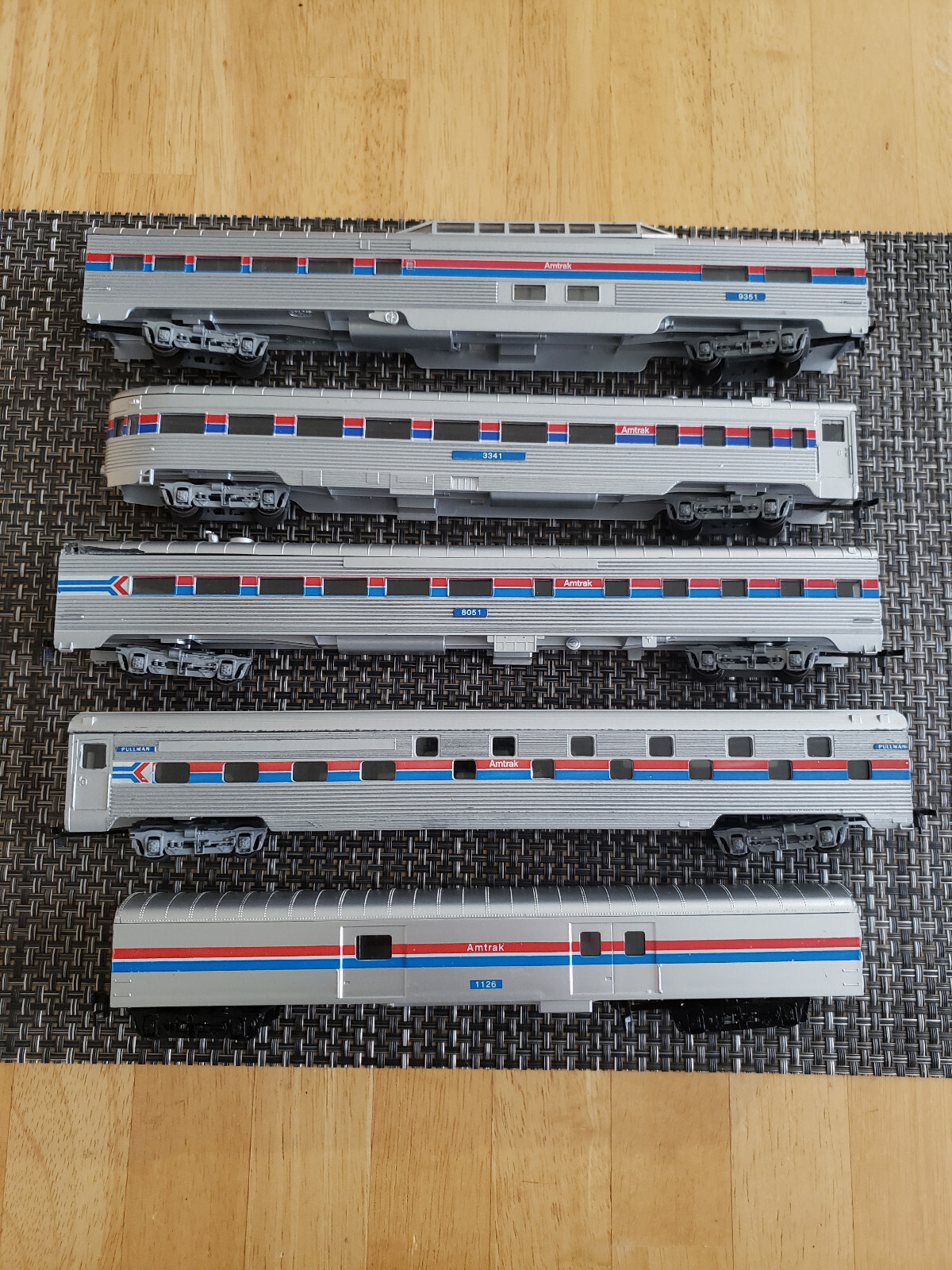 Vintage HO scale CON-COR Set of 5 Amtrak Passenger Coaches