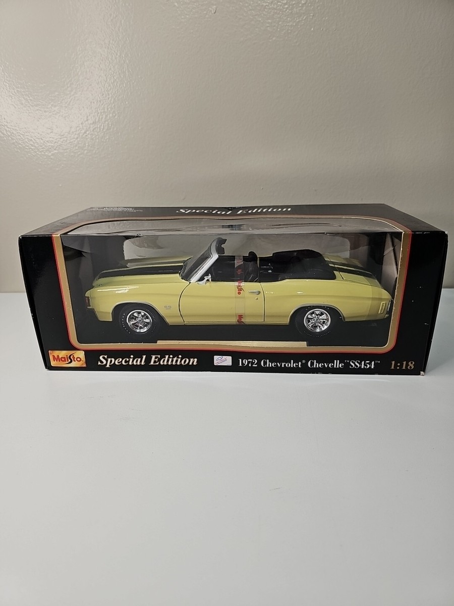 Maisto 1:18 1972 Chevrolet Chevelle SS 454 Convertible Diecast Yellow  Black