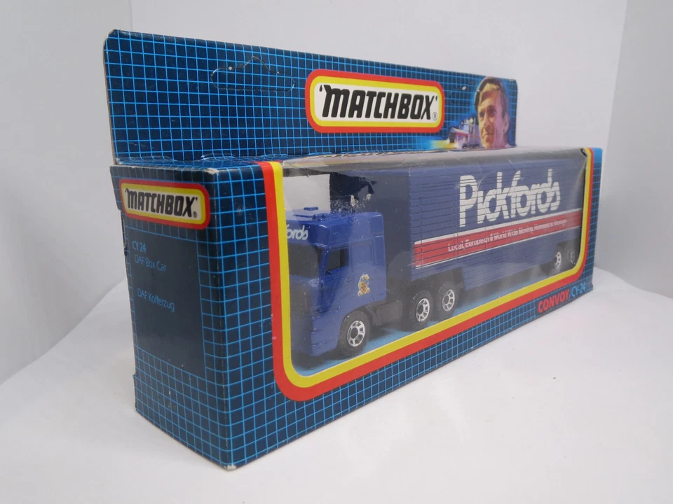Matchbox Convoy CY24 DAF 3300 Space Cab PICKFORDS Removals 1988 MIB Unpunched - Image 2 of 4