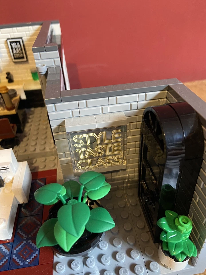 LEGO Icons 10291 Queer Eye: The Fab 5 Loft, photo 4 of 5