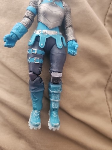 Fortnite Frozen Red Knight 4" Action Figure - Picture 2 of 7