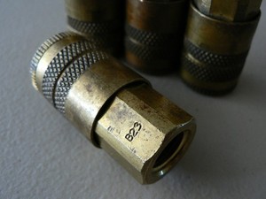 (4) Parker B23A Brass Pneumatic Quick Coupling 1/4" Body x 1/8" Female NPT