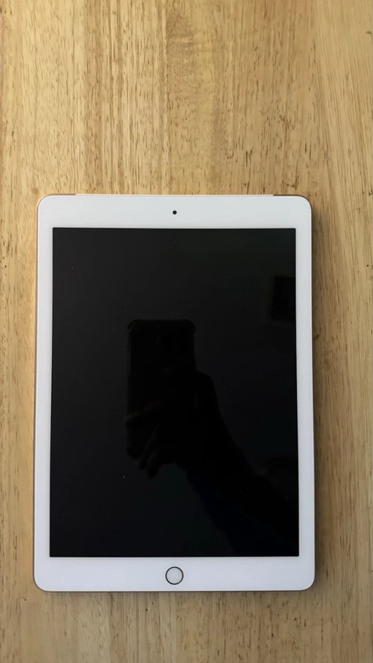 Apple iPad 5th Generation (32GB, Wi-Fi + Cellular, Pink - Image 3 of 4