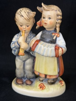 Goebel Hummel Birthday Serenade 218 2/0 No Crazing! Mint Free Shipping