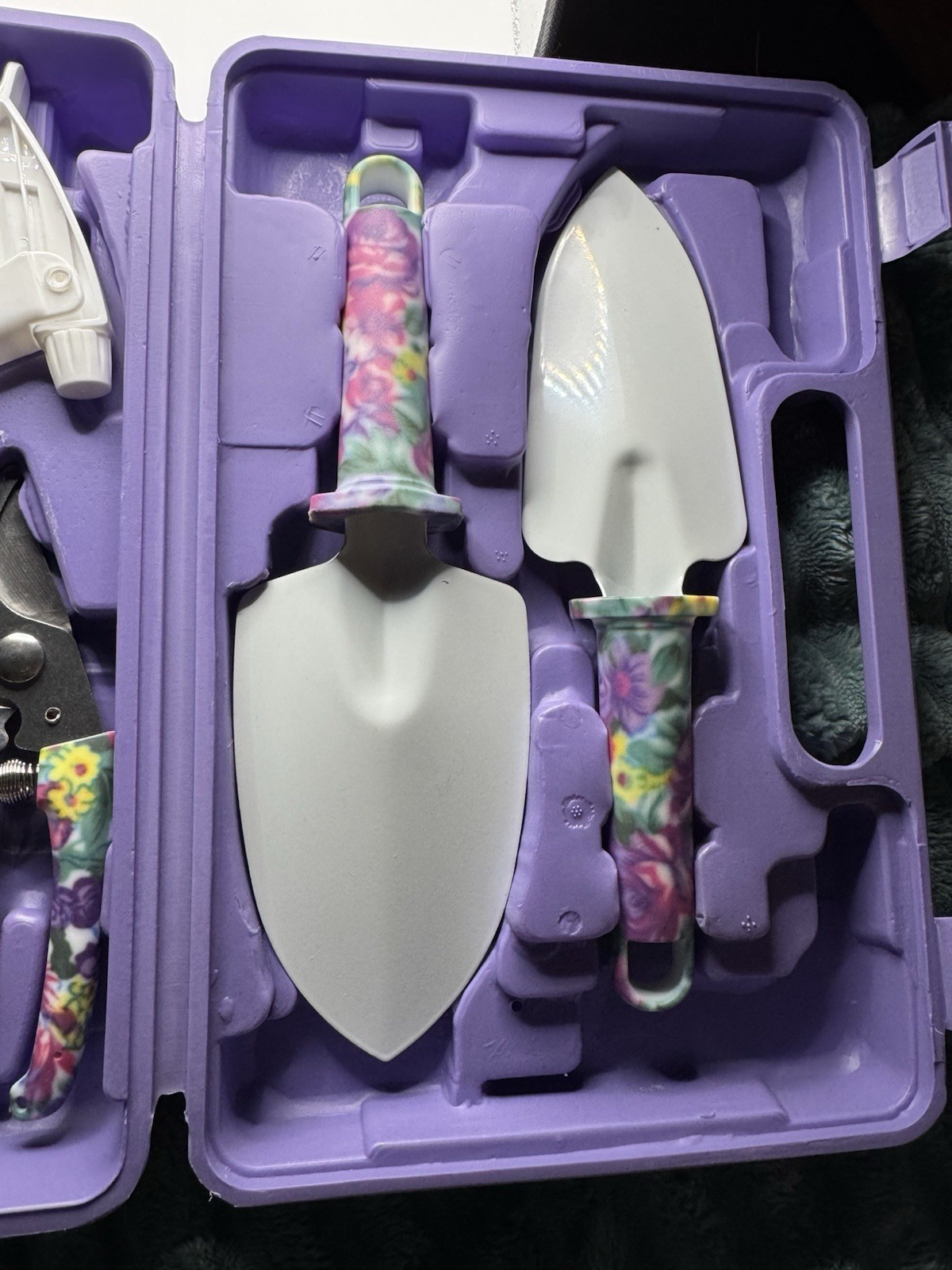 5-Pc Floral Garden Tool Set ? Trowel, Rake, Weeder, Pruner, Sprayer & Case