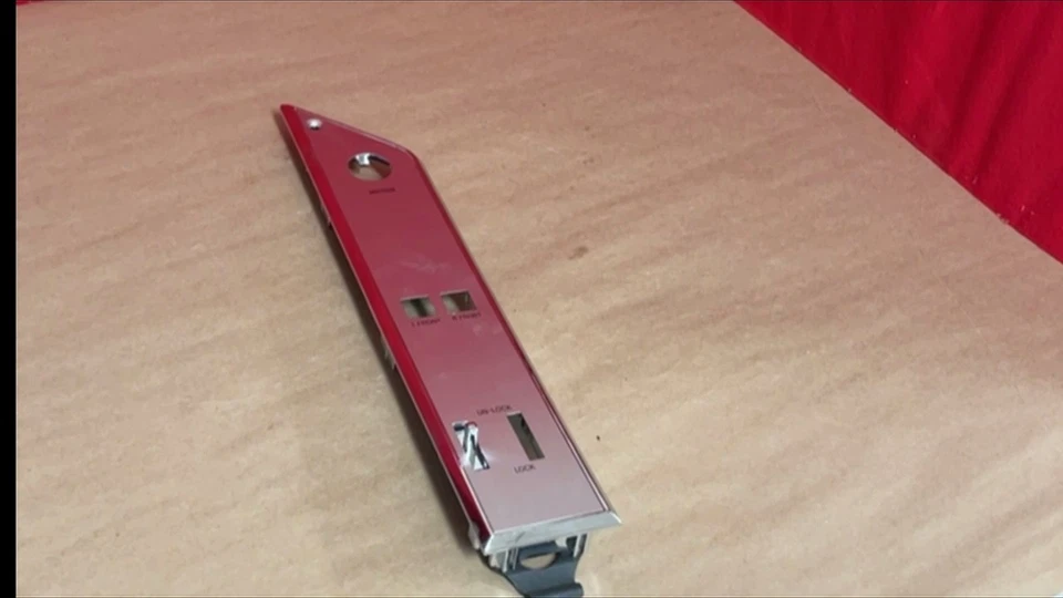 NOS FORD E0AZ-14527-D 1980-1987 GRAND MARQUIS LTD 2 DOOR LH WINDOW SWITCH BEZEL - Image 3 of 4