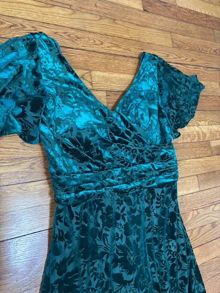 Vestido feminino Morilee By Madeline Gardner tamanho 18 verde esmeralda veludo floral - Imagem 4 de 4