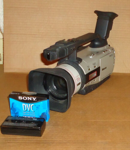 CANON Camcorder GL2_tested good_Comes with Battery & new Sony tape