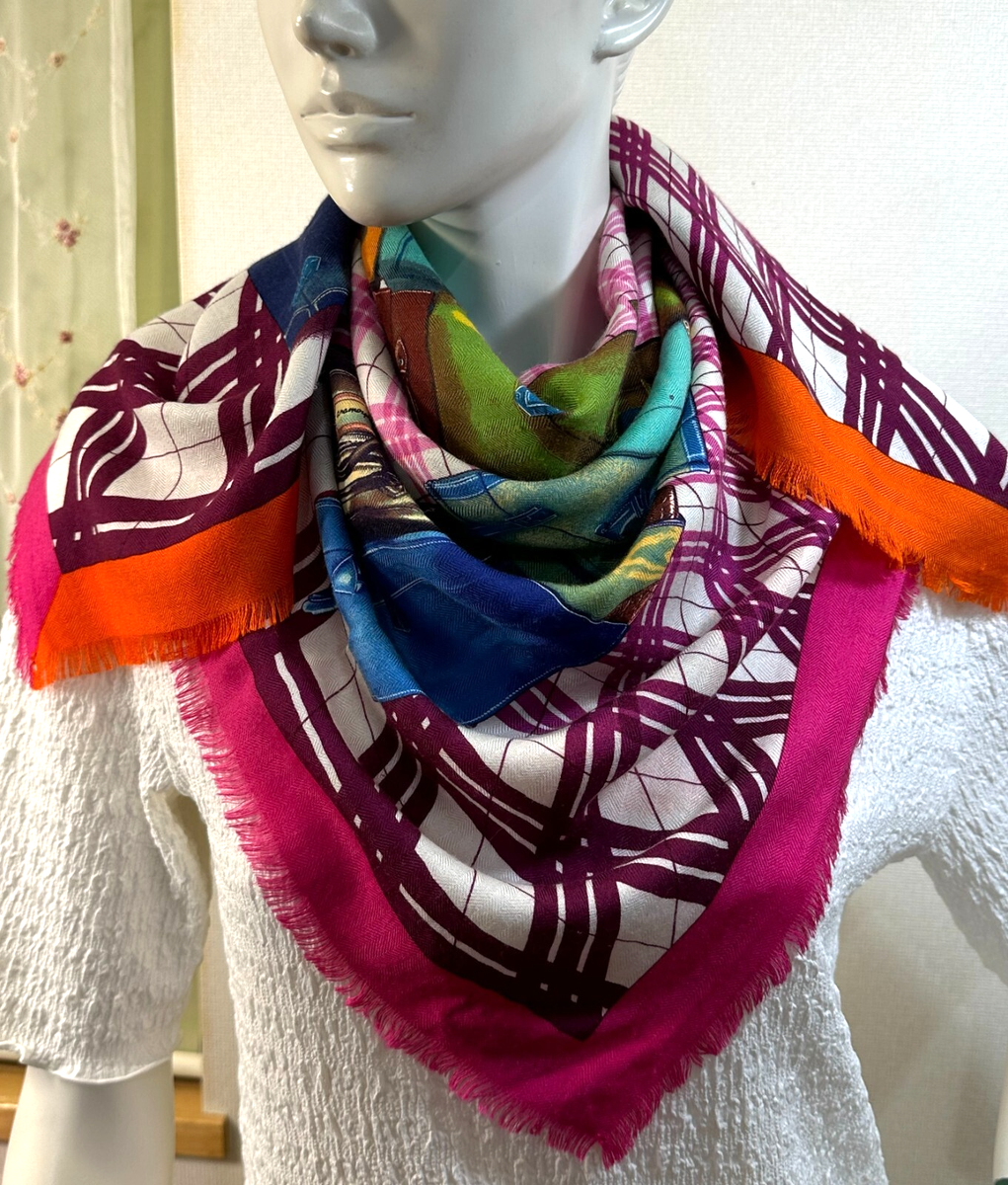 HERMES H EN VOYAGE Cashmere 65% Silk 35% 90 Carre Scarf Multicolor