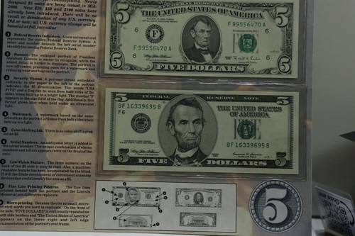 1995, 1999 US $5 Bills Americas Changing $5 Bill Unc Set - Picture 3 of 5