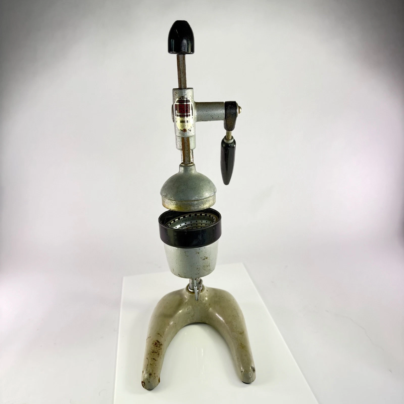 Vintage Hamilton Beach Model 932 Manual Commercial Juicer Cast Iron Base
