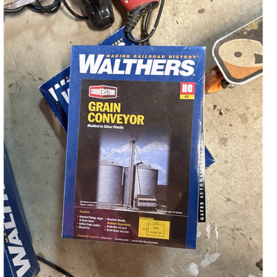 Walthers Cornerstone HO Scale Grain Conveyor Plastic Building Kit, 1:87