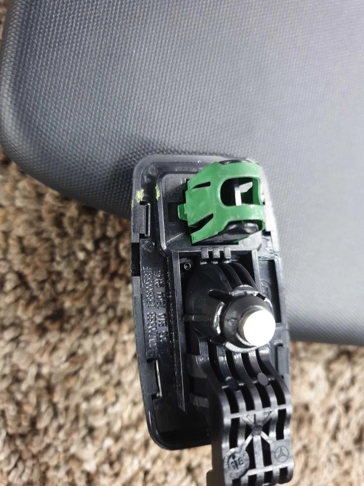 Parasol izquierdo negro 811A 18 19 20 21 22 MERCEDES GLC63s AMG Foto 3 de 4