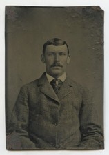 STUDIO PORTRAIT HANDSOME MAN W/ NICE TIE + SUIT, 1/6 PLATE TINTYPE