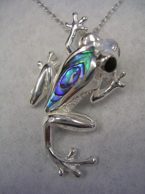 FROSCH ANHÄNGER CHARM MIT ABALONE UND SCHWARZEN ONYX AUGEN IN STERLINGSILBER GEFASST