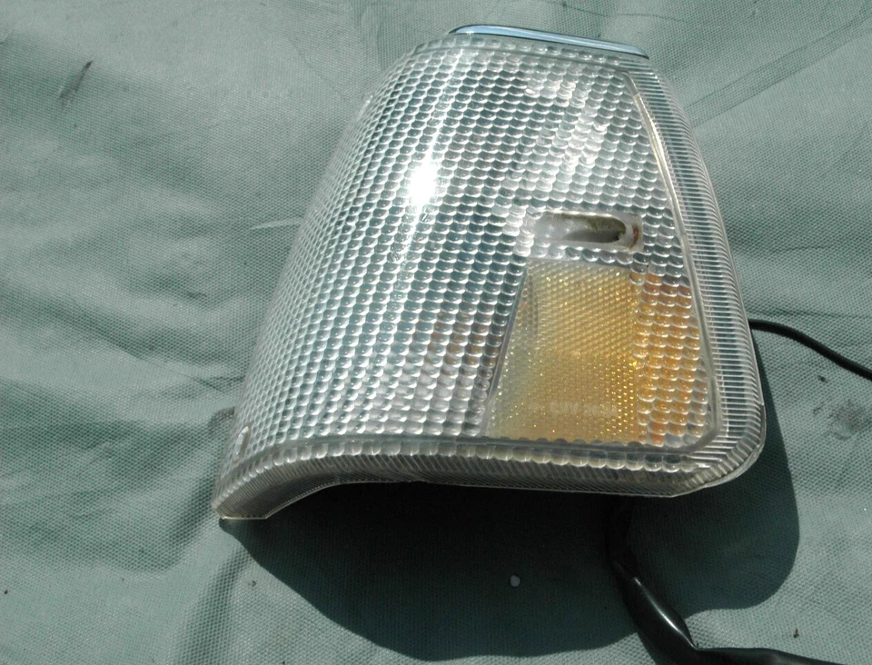 1986-1993 Volvo 240 Front Turn Signal Light w/Bulb LH Cibie oem 1312635 - Image 4 of 4