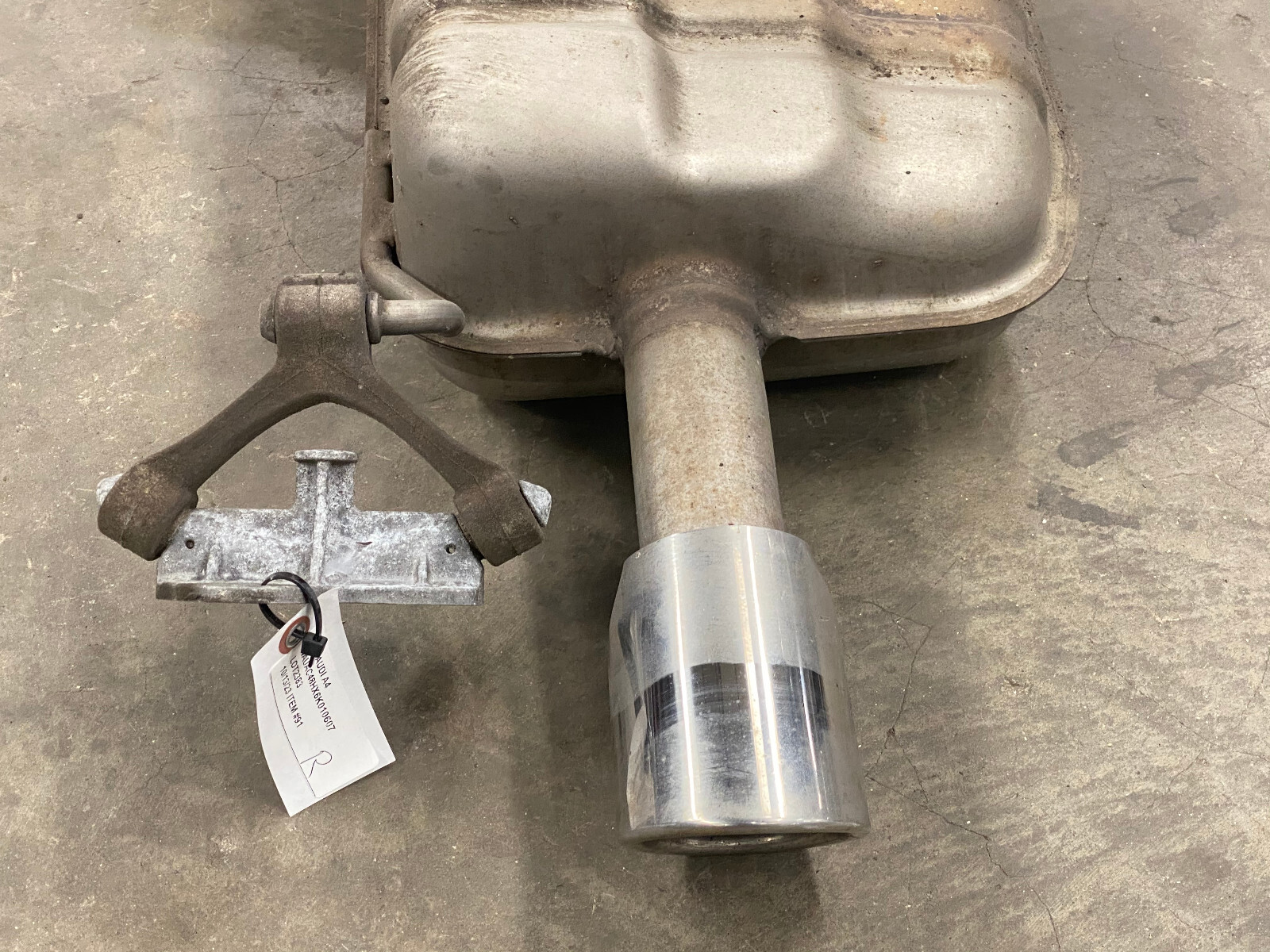 2005 Audi A4 1.8t Cabrio Convertible OEM Right Exhaust Muffler 8e0 
