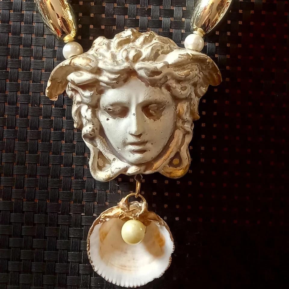 fashion necklace primitive jewelry minimal design primitive pendant medusa shell - Image 4 of 4