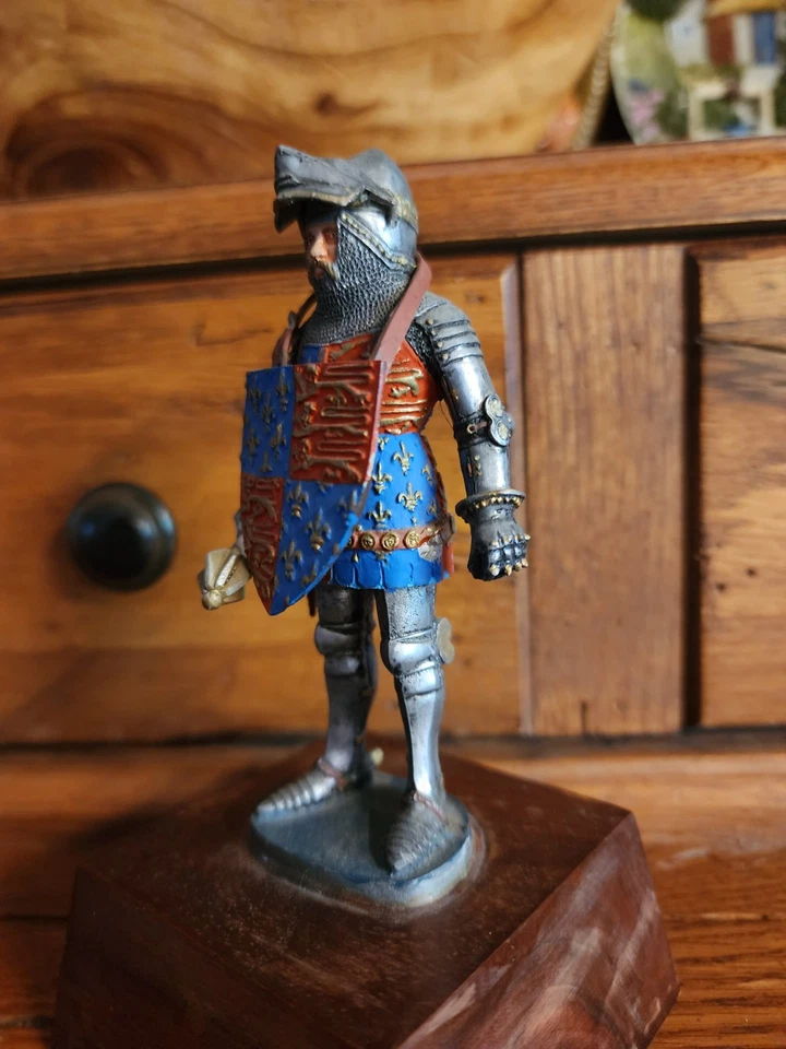 Vintage 1979 pintado profesionalmente en caballero medieval con escudo extraíble Foto 3 de 4