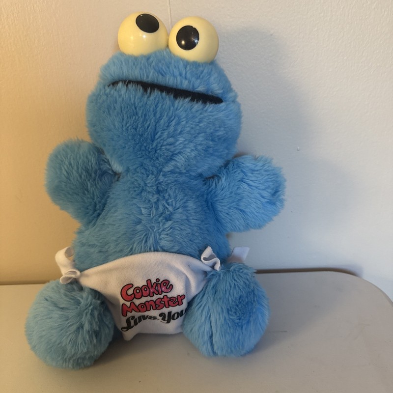 Sesame Street Cookie Monster Luvs You plush doll. Hasbro Softies