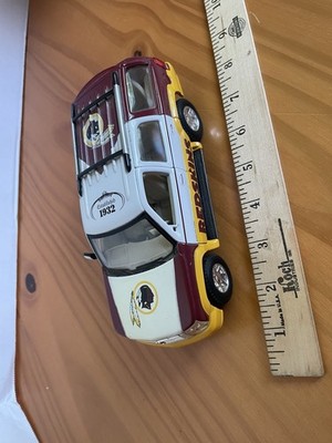 2002 Fleer ESCALADE WASHINGTON REDSKIN'S DIECAST  1/24 /1500 Missing Mirror