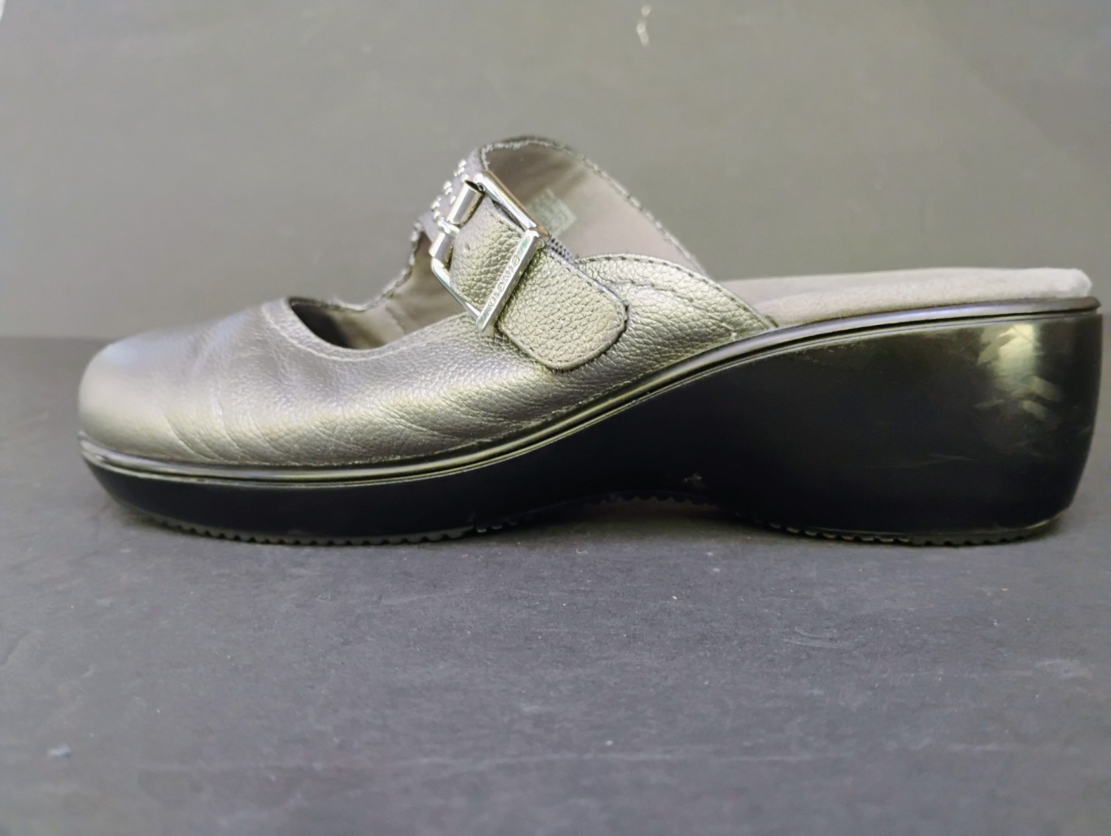 VIONIC Silver Studded FALLON Clogs ORTHOHEEL TECH… - image 8