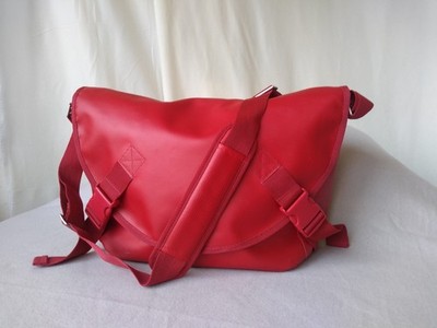 Geräumige Messenger Tasche Bree mit Laptop-Fach Plane