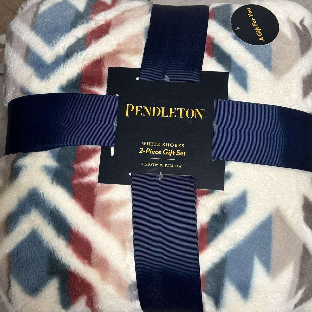 2pc Pendleton WHITE SHORES Dbl Sided FAUX FUR Throw Blanket Pillow