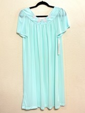 Shadowline VTG Floral Embroidered Rose Short Nightgown Seafoam Green Small NWT