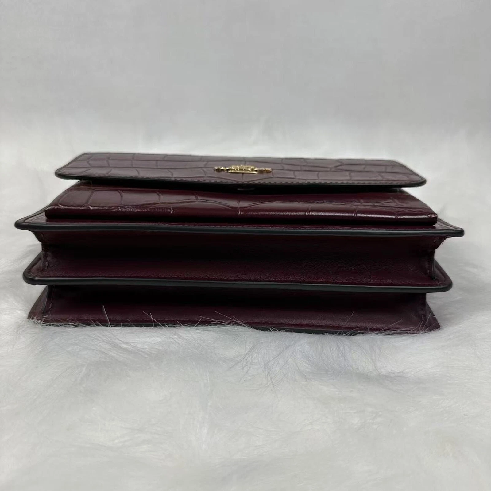 Borsa a tracolla Coach Klare pelle goffrata coccodrillo Merlot CC840 nuova con etichette