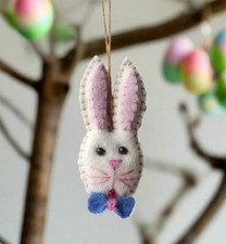 Primitive Handcrafted Spring Easter Felt 3  Heart w/ Spring Bunny Ornament