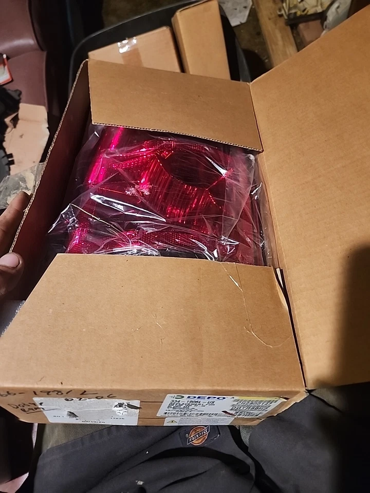 Conjunto de luz trasera Depo para 02-06 Dodge 1500 334-1906L-US Foto 3 de 3